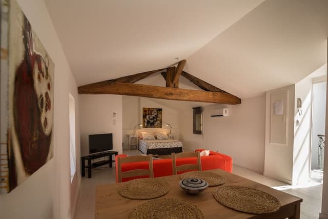 Studio apartment (Pomerol)