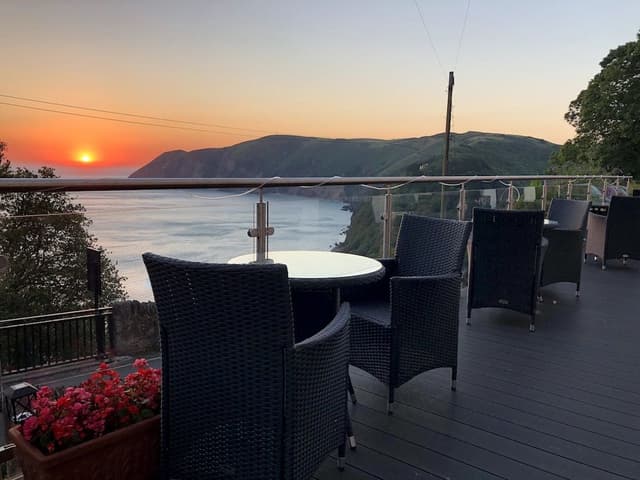 Classic Double Room, Ensuite, Partial Sea View
