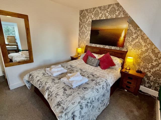 Classic Double Room, Ensuite, Partial Sea View
