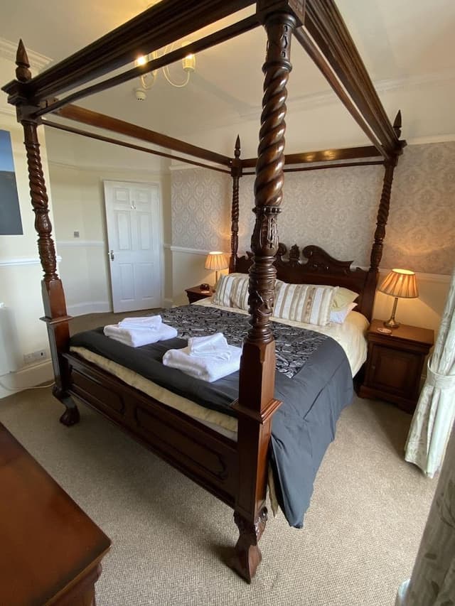 Superior Suite, Ensuite, Sea View (King- Double and bunks)