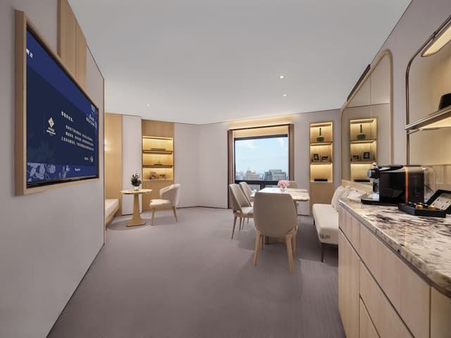 Jinling Tower Magic Three-Bedroom Family Room