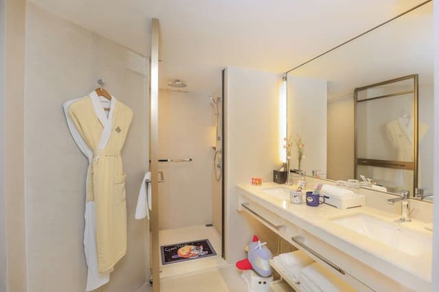 Jinling Tower Magic Three-Bedroom Family Room