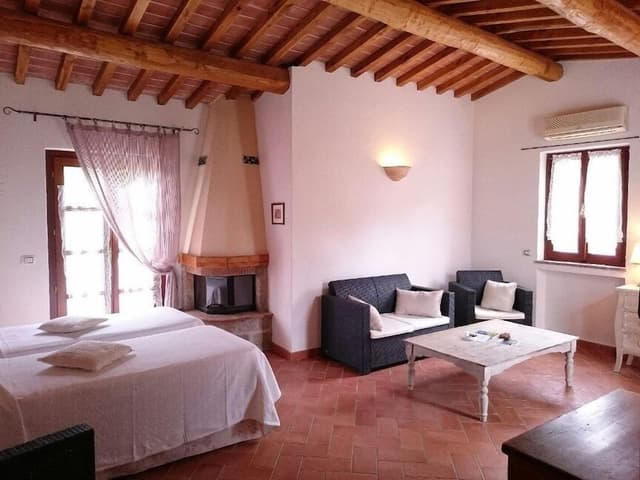 Room, Connecting Rooms (37 m)