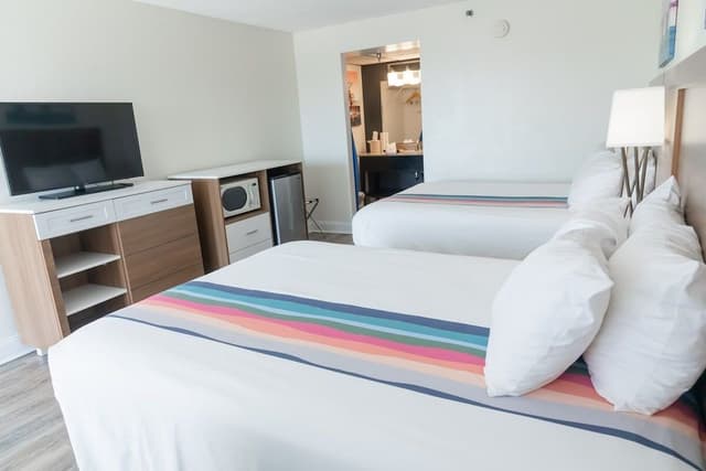Queen Bed w/ Partial View
