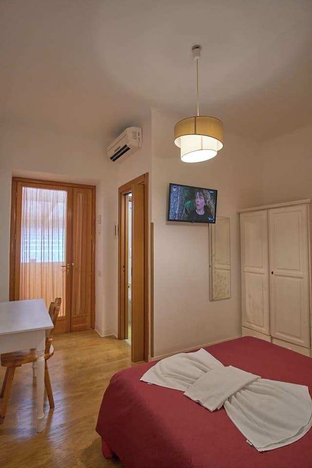 Economy Room