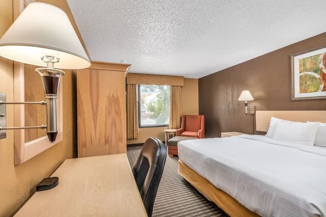 Standard Room, 1 Queen Bed