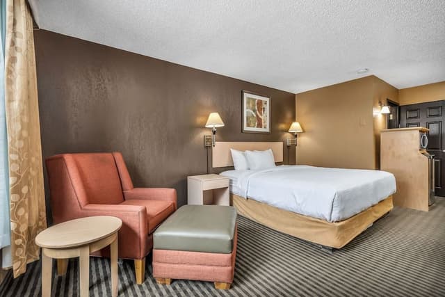 Standard Room, 1 Queen Bed