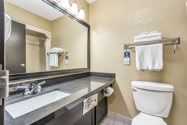 Standard Room, 1 Queen Bed
