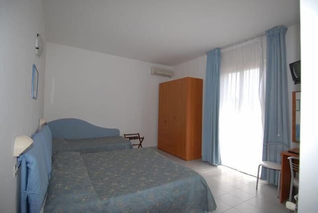 Triple Room, Multiple Beds