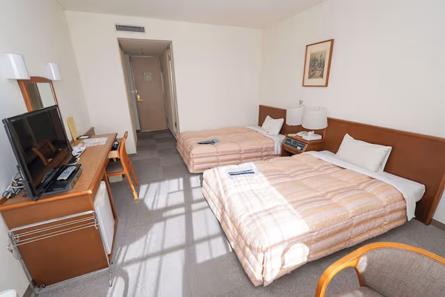 Twin Room, Smoking