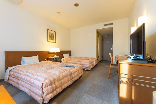 Twin Room, Smoking