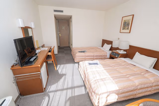 Twin Room, Smoking