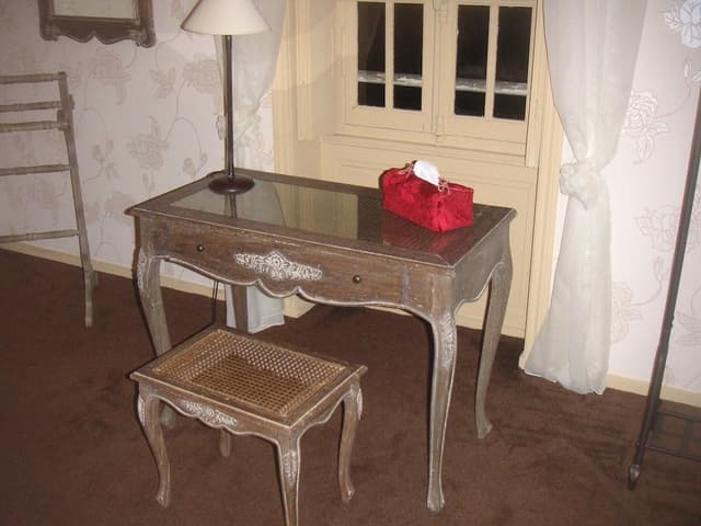 Double Room (Tess)
