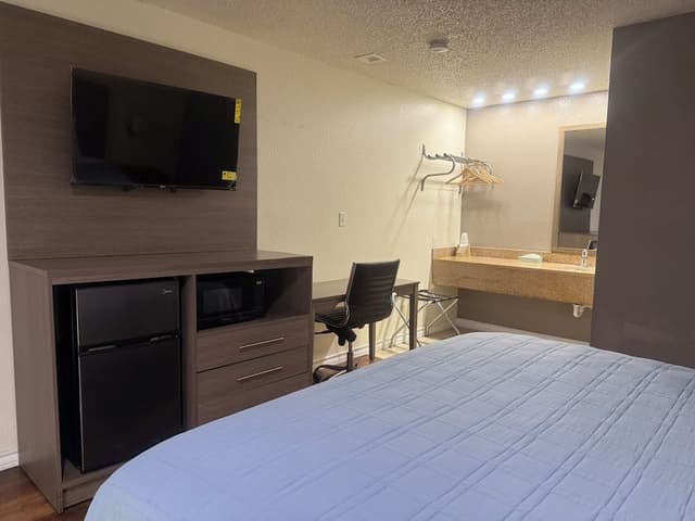 Standard Room, 1 King Bed