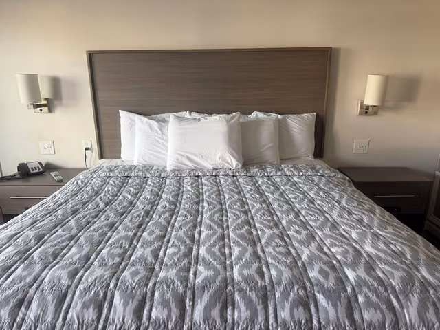 Room, 1 King Bed, Jetted Tub