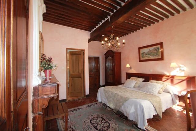 Superior Double Room, Bathtub