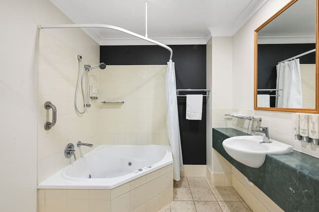 King Spa Room