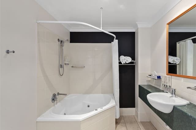 King Spa Room