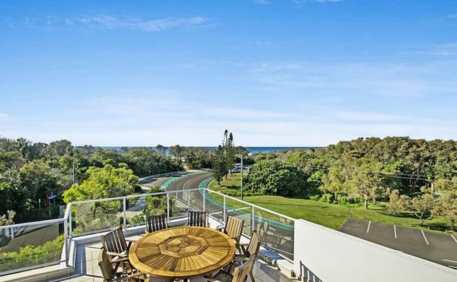 Luxury 4 Bedroom House with Private Pool