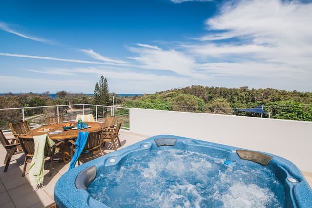 Luxury 4 Bedroom House with Private Pool