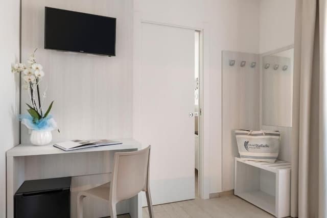 Deluxe Room, 1 Queen Bed, City View, Tower
