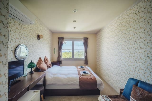 Design Room, 1 Double Bed, Partial Sea View