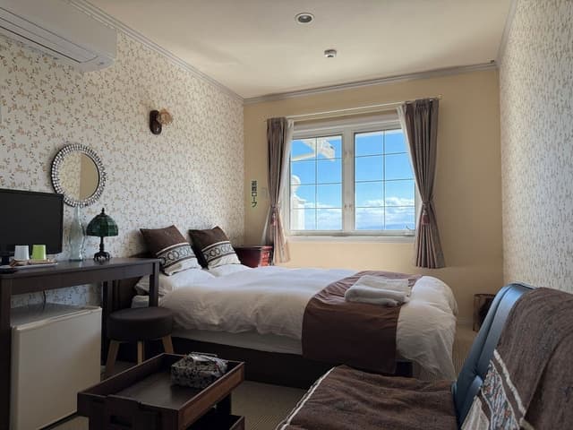 Design Room, 1 Double Bed, Partial Sea View