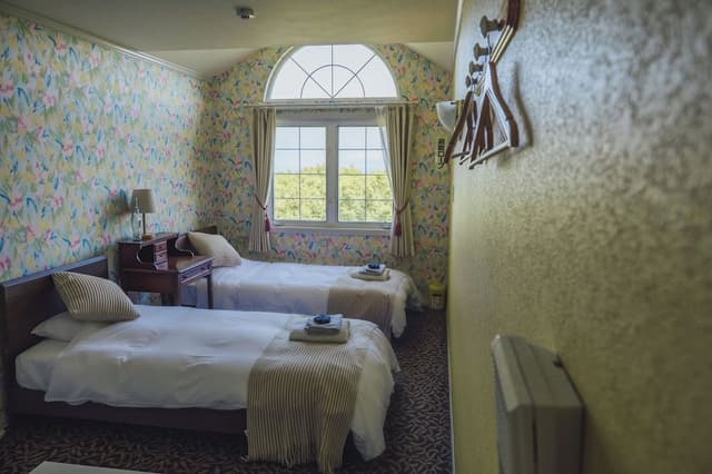 Design Room, 2 Twin Beds, Partial Sea View