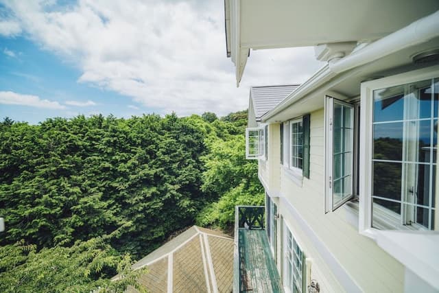 Deluxe Twin Room, 2 Twin Beds, Balcony, Partial Sea View