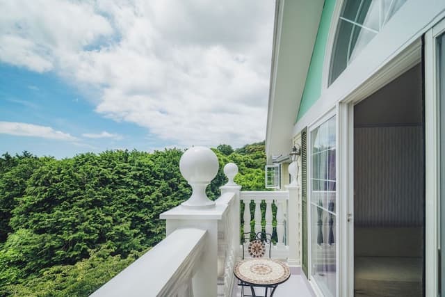 Deluxe Twin Room, 2 Twin Beds, Balcony, Partial Sea View