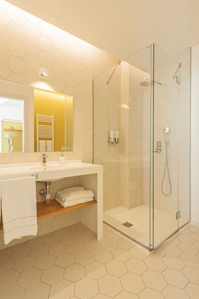 Deluxe Double or Twin Room, Partial Sea View