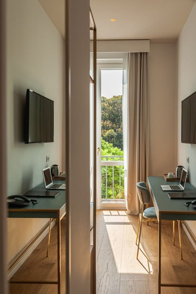 Deluxe Double or Twin Room, Partial Sea View
