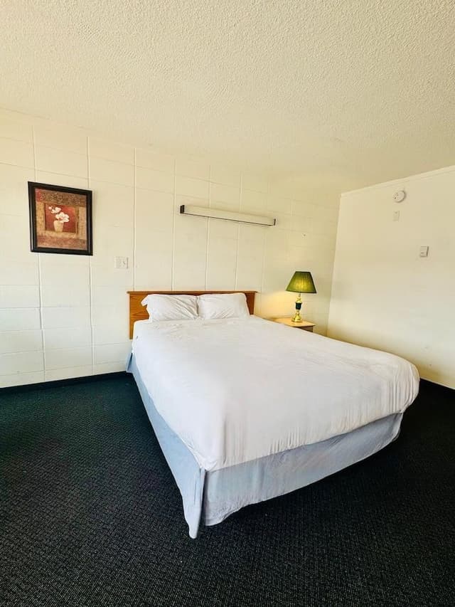 Standard Room, 1 Queen Bed