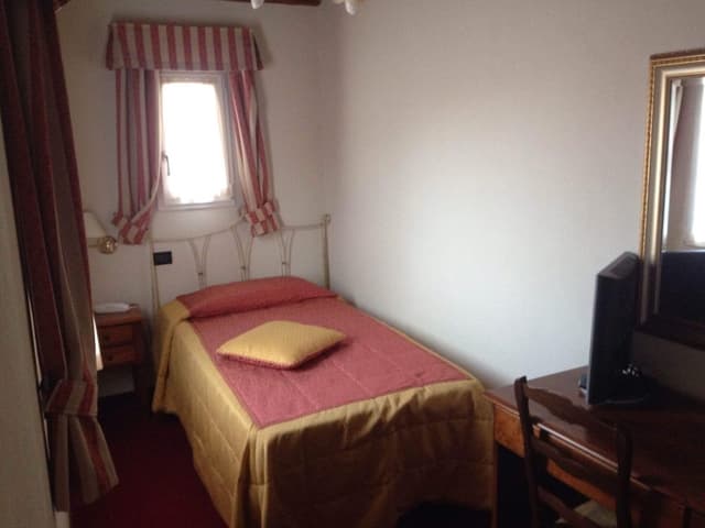 Deluxe Single Room
