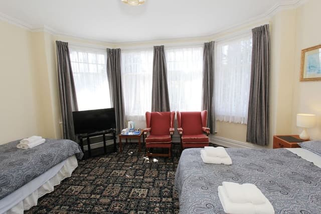 Family Room (2 Adults + 1 Child)