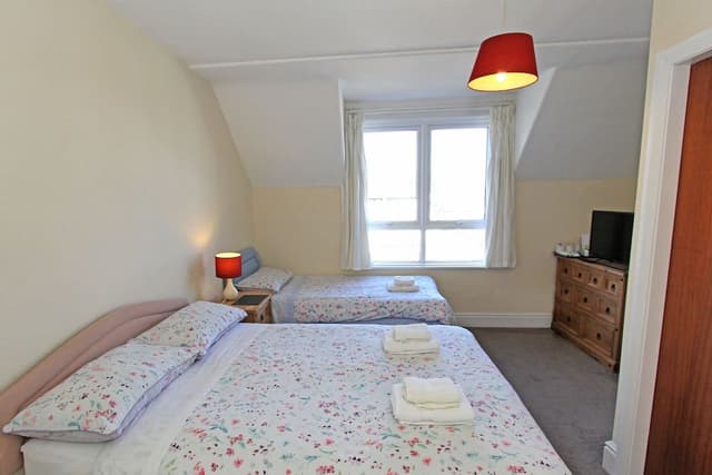 Family Room (2 Adults + 1 Child)