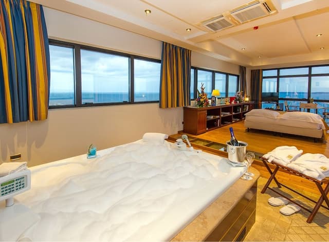 Executive Suite, Sea View