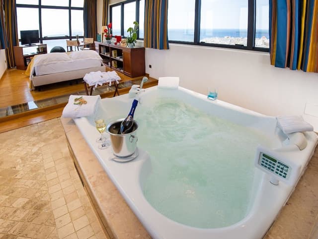 Executive Suite, Sea View