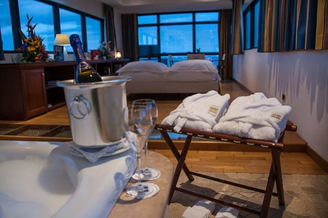Executive Suite, Sea View