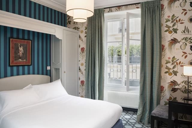 Standard Double Room, Bathtub