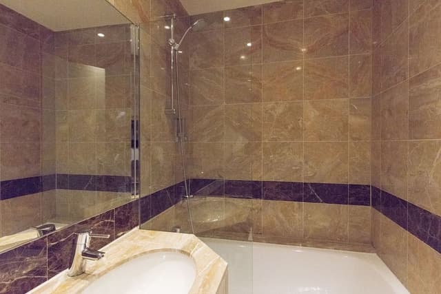 Standard Double Room, Bathtub