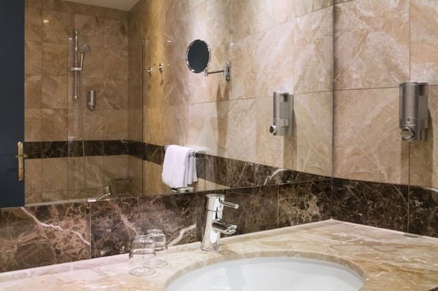 Standard Double Room, Bathtub