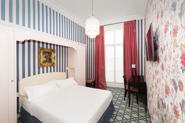 Standard Double Room, Bathtub