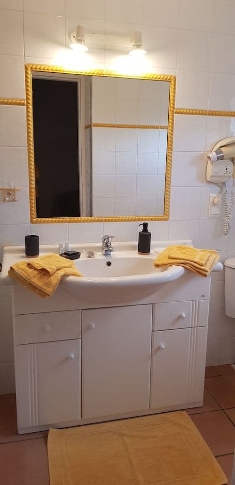 Superior House, 1 Queen Bed, Non Smoking, Pool View