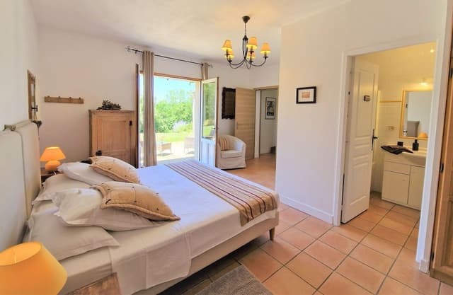 Superior House, 1 Queen Bed, Non Smoking, Pool View
