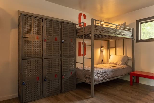 Basic Shared Dormitory, Women only
