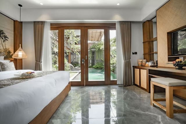 Deluxe Room Pool Access