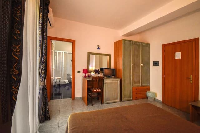Royal Triple Room, Sea View
