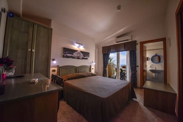 Royal Triple Room, Sea View