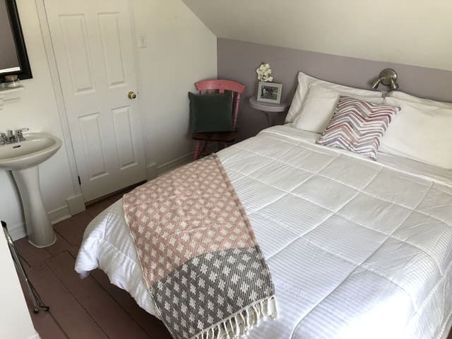 Standard Room, 1 Queen Bed, Private Bathroom, City View